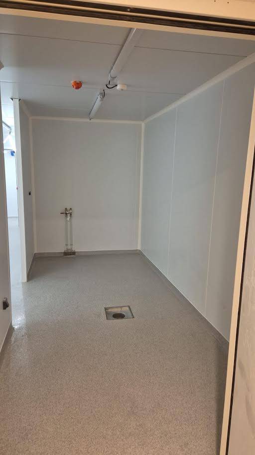 Système étanchéité résine quartz coloré P4S avec plinthes arrondies pour restaurant à Aix-en-Provence