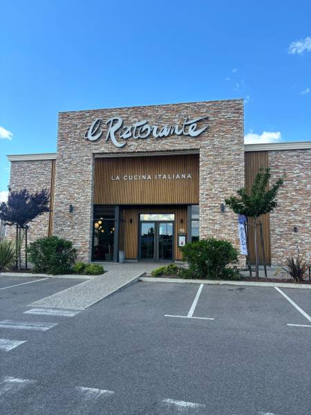 Habillage en pierre – Restaurant Il Ristorante, Plan de Campagne