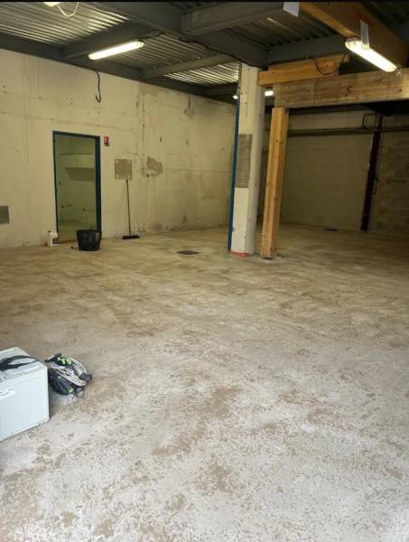 Chape fluide P4S et revêtement résine technique pour sol professionnel aux Pennes-Mirabeau Bouches-du-Rhône PACA