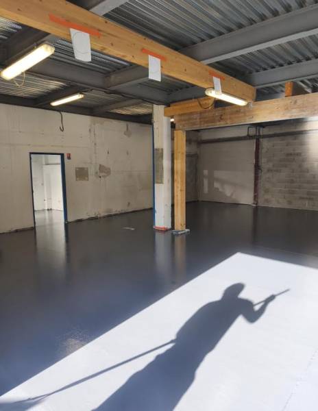 Chape fluide P4S et revêtement résine technique pour sol professionnel aux Pennes-Mirabeau Bouches-du-Rhône PACA