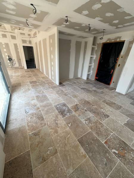 Réalisation d’un chantier complet  de carrelage à Cotignac – PSEC