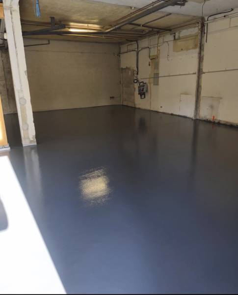 Chape fluide P4S et revêtement résine technique pour sol professionnel aux Pennes-Mirabeau Bouches-du-Rhône PACA