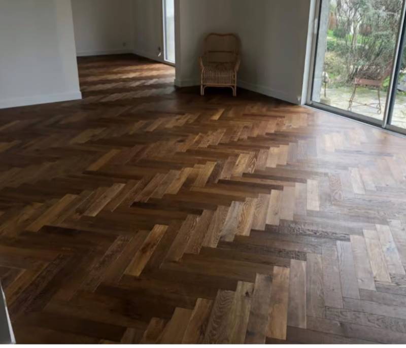Pose de parquet chêne collé semi-massif baton rompu à Aix-en-Provence : une rénovation élégante de 78 m²