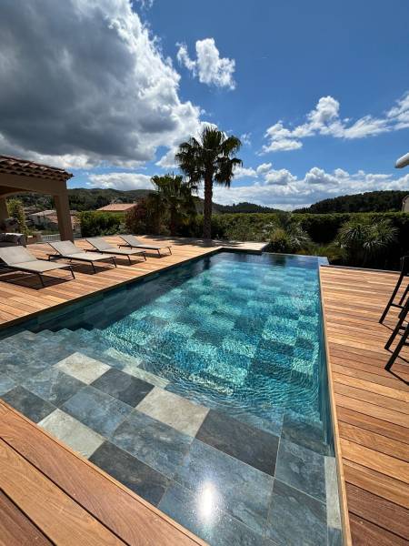 Rénovation d’une piscine à débordement – Le Rove