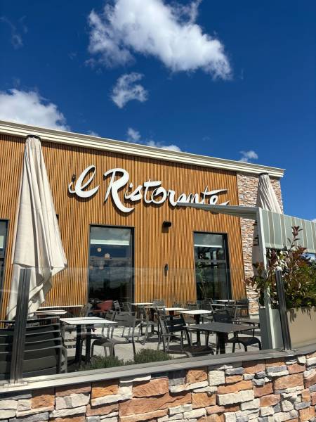 Habillage en pierre – Restaurant Il Ristorante, Plan de Campagne
