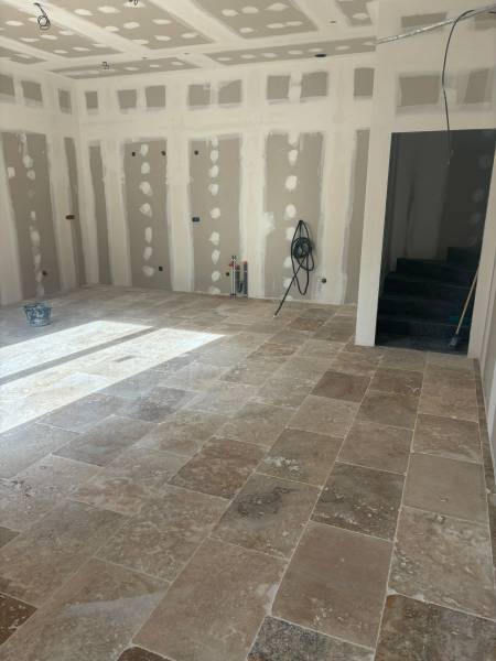 Réalisation d’un chantier complet  de carrelage à Cotignac – PSEC