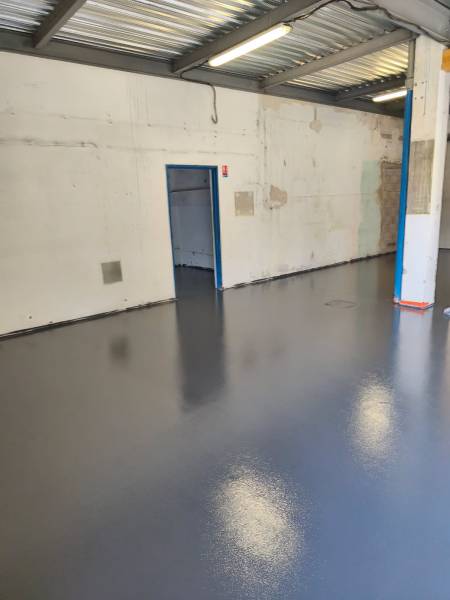 Chape fluide P4S et revêtement résine technique pour sol professionnel aux Pennes-Mirabeau Bouches-du-Rhône PACA