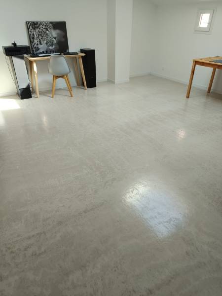 resine sur Chape ciment pour aménagement de deux chambres en étage Une solution simple, efficace et durable